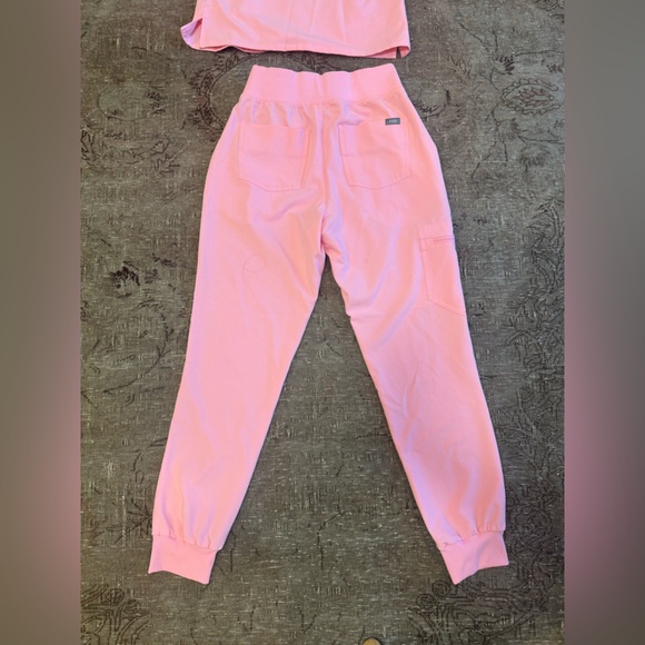 Fight Club Pink FIGS scrub set XS-S - Picture 5 of 8